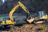 Pásové rypadlo Komatsu PC 160 LGP-7 nakládá Caterpillar 963D