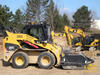 Smykem řízený nakladač Caterpillar 262C Two Speed firmy Petr Prudký se zametačem BP15B
