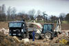 Rypadlonakladač Terex 860 SX nakládá Iveco EuroTrakker 180E25