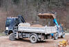 Sklápěč Iveco EuroTrakker 180E25 nakládaný teleskopickým manipulátorem Genie GTH-3007