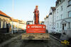 Pásové rypadlo Hitachi ZX225 USLC-3  je ústředním strojem této stavby