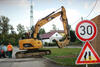 Pásové rypadlo Caterpillar 314C CR - zásah servisního mechanika