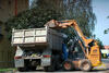 Smykem řízený nakladač Case 435 Series 3 firmy BV-Dex nakládá Tatru T 148 dumper firmy Petr Dupal