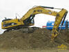 Pásové rypadlo Caterpillar 345 C o výkonu motoru 239 kW