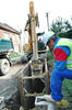 Pásové rypadlo Caterpillar 312 firmy Insta s ofsetovým výložníkem