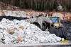 Kolový nakladač Komatsu WA600-3 s ochrannými řetězy Pewag Square Tyro 16