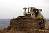 Dozer Caterpillar D8R II firmy Sedos stavby hrne materiál