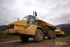 Kloubové dempry Caterpillar D735 společnosti Sedos stavby