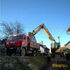 Kolové rypadlo Caterpillar M318C nakládá Tatru T-815