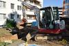 Pásové rypadlo Takeuchi TB 235 při práci