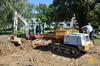 Pásový dempr MST-300 VDR a pásový bagr Takeuchi TB 235 firmy VLW