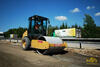 Tahačový válec Caterpillar CS423E z půjčovny CAT The Rental Store