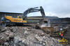 Pásové rypadlo Volvo EC460BLC zásobuje drtič Hartl MT 504 BBV