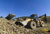 Caterpillar 928H firmy firma Matrix Slovakia s.r.o. - nakladanie pri drvičke