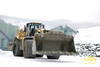 Kolový nakladač Caterpillar 988H s ochrannými řetězy Pewag Square Granit 18