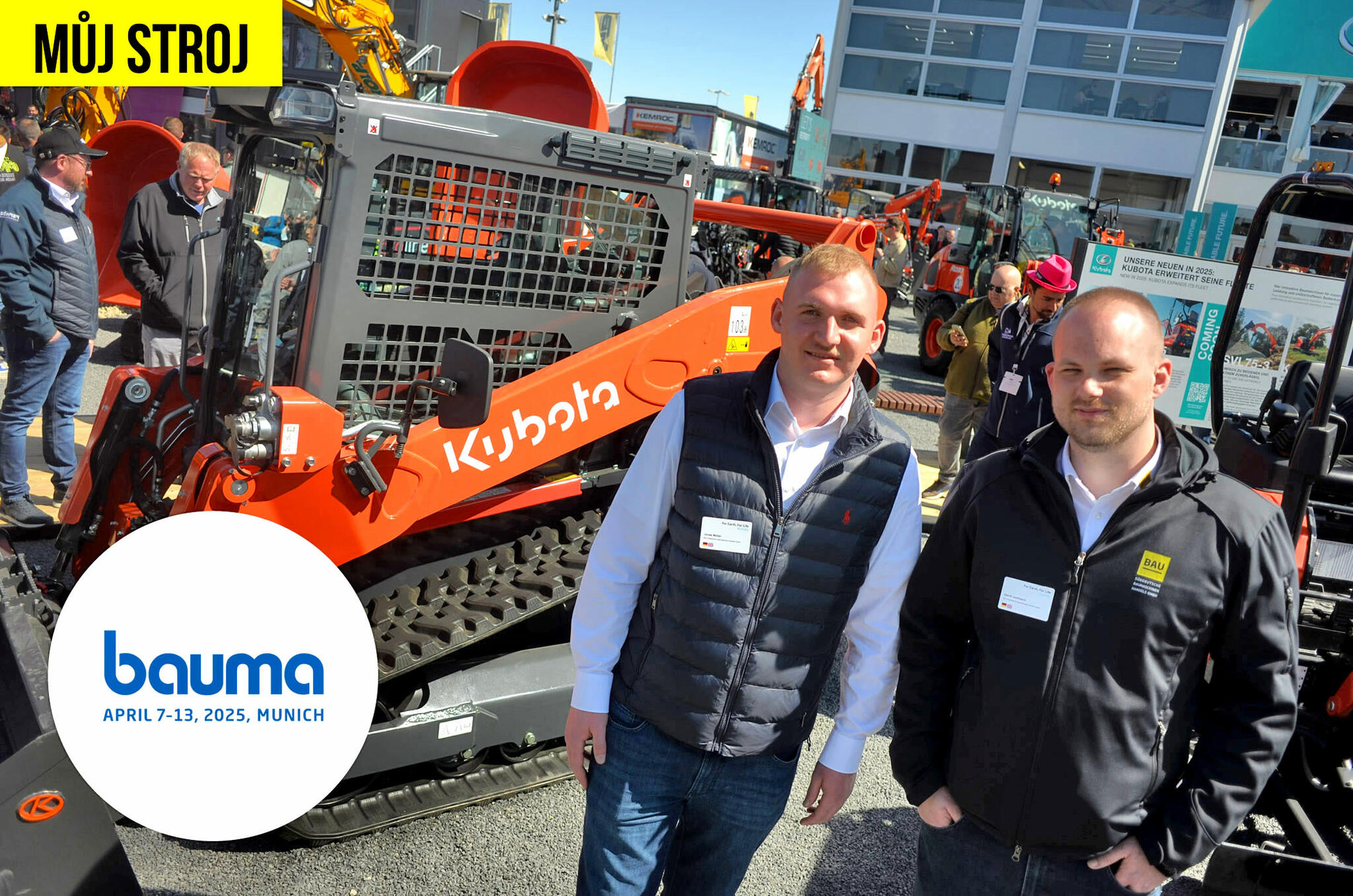Jonas Müller a Gerrit Hombach před kompaktním pásovým nakladačem Kubota SVL75-3