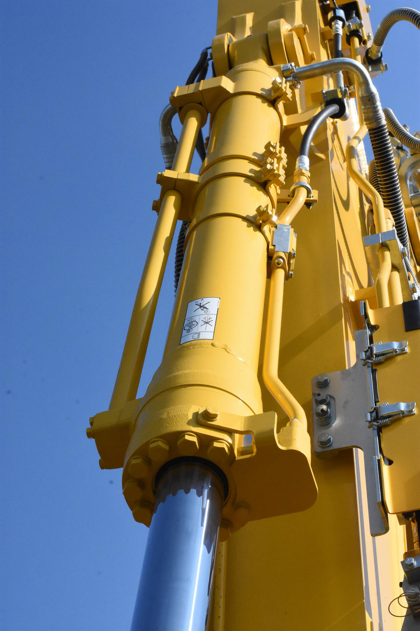 11. Senzor v hydraulickém válci lžíce