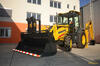 03 - Komatsu WB93R-8