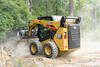 Kolový smykem řízený nakladač Caterpillar 242D3