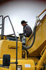 Nastavování hydraulického tlaku v přídavném okruhu rypadla Komatsu PC210LC-10