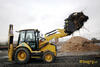 Traktorbagr Caterpillar 432F veze materiál
