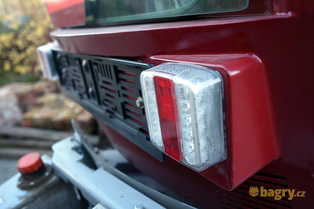 Držák a osvětlení SPZ multifunkčního nakladače Dapper 5000