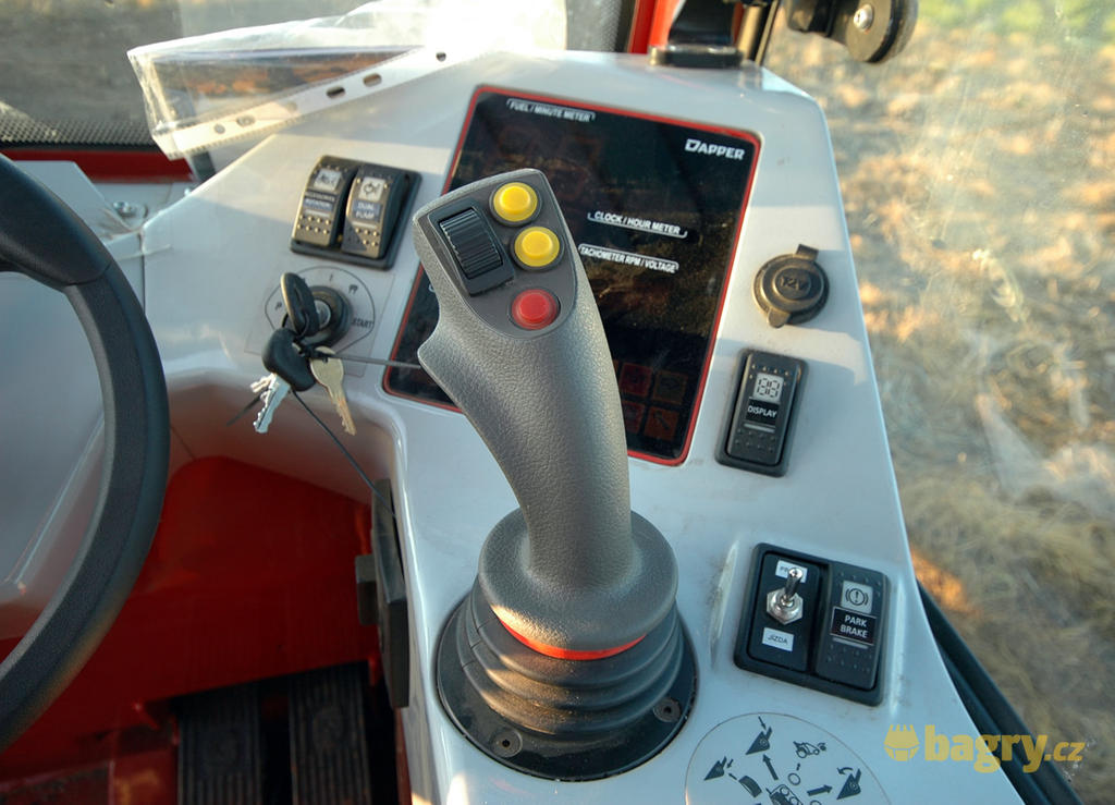 Joystick multifunkčního kolového nakladače Dapper 5009