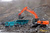 07. Hitachi ZX300LC-6 nakládá čelisťový drtič Powerscreen Premiertrak R400