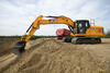 02. Pásové rypadlo JCB 220X SLC