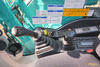 23. Kobelco ED160-5 Blade Runner - dva joysticky - vpředu pro rypadlo, vzadu pro dozer