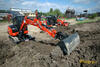 03. Pásové minirypadlo Kubota KX042-4 s naklápěcí svahovkou