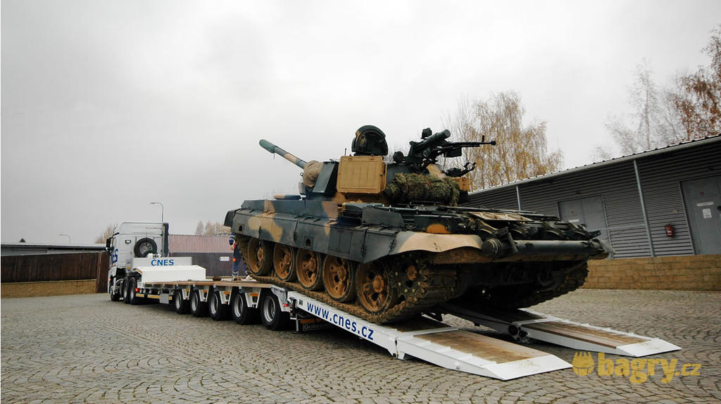 Tank Vladivostok najíždí na podvalník Goldhofer