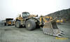 Nakladač Caterpillar 988 H s řetězy Pewag v kamenolomu Kámen Zbraslav