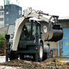 David Hůrka za joysticky stroje Terex TLB890