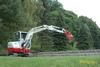 Takeuchi TB240 se nabízí standardně s dlouhou násadou, pro kterou je od počátku konstruované