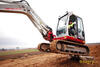 Strojník Michal Höfer v rypadle Takeuchi TB 290