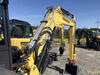 32. Pohled na výložník. Zajímavé vedení hydraulických trubek z pravé strany na levou a naopak