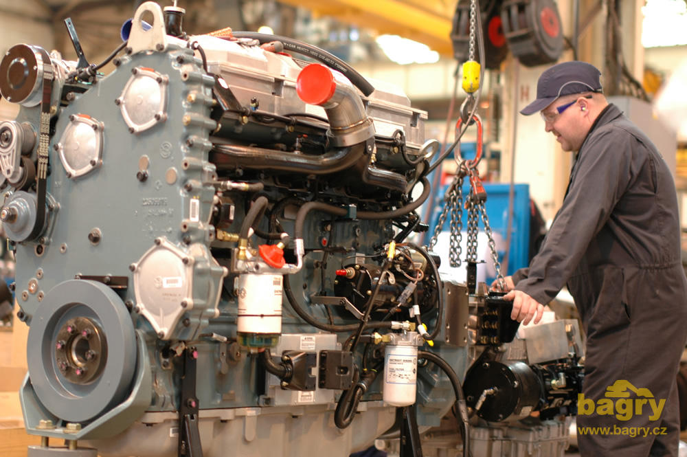 Příprava motoru Detroit Diesel k montáži na rám