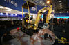 Pásové minirypadlo Komatsu PC18MR-3 ve zlaté barvě