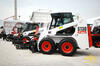 Smykem řízený nakladač Bobcat S130 s rýhovačem LT213