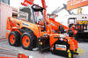 Smykem řízený nakladač Komatsu SK 714 se silniční frézou Simex PL 4520 v barvách půjčovny Boels Rental