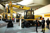 Kolové rypadlo Caterpillar M318D s hutnicí deskou CVP75
