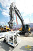 Pásové rypadlo Volvo EC250D se zařízením na svařování trub