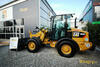 Kolový nakladač Caterpillar 906M (další)