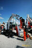 Pásové minirypadlo Bobcat E32 s půdním vrtákem Bobcat.