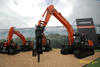 Pásové rypadlo Hitachi ZAXIS 350LCN s kladivem MTB ProLine 405DHX