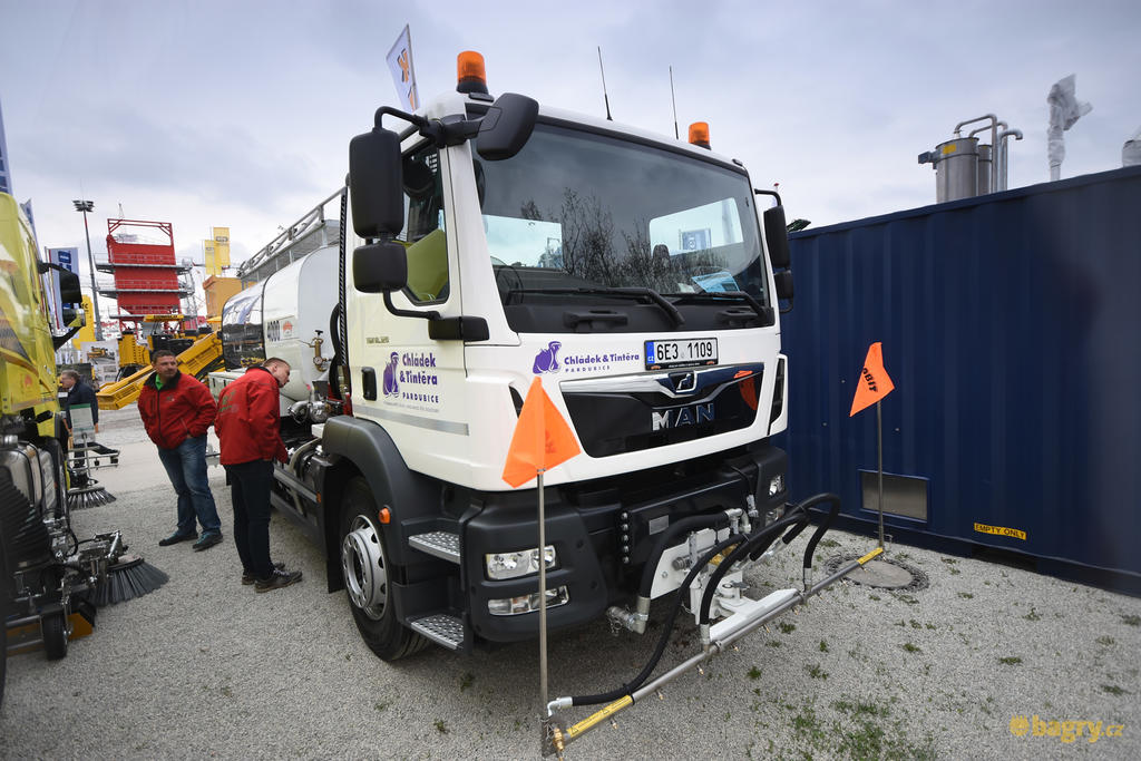 CZ - Kobit bitumenová nádrž ST 4000-4000 na podvozku MAN TGM 18.320 pro firmu Chládek & Tintěra Pardubice