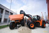Kolový nakladač Doosan DL420CVT-5 nakládá dempr DA30