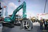 Pásové rypadlo Kobelco SK180LC-10 s třídicí lžící Hartl Crusher HBS 1200