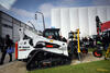 Pásový smykem řízený nakladač Bobcat T870 s grejdrem Grader 96